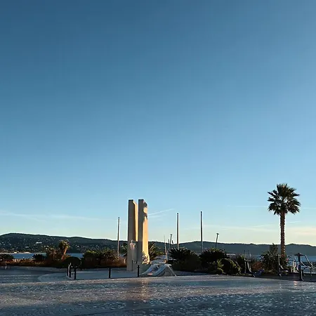 Confort Et Calme A : T2 Climatise Avec Wi-fi, Balcon Et Double Garage, Proche Centre-ville - Fr-1-226b-186 Apartmán *