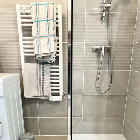 Confort Et Calme A : T2 Climatise Avec Wi-fi, Balcon Et Double Garage, Proche Centre-ville - Fr-1-226b-186 Apartmán Cavalaire-sur-Mer