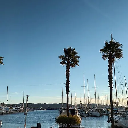 Confort Et Calme A : T2 Climatise Avec Wi-fi, Balcon Et Double Garage, Proche Centre-ville - Fr-1-226b-186 Apartmán Cavalaire-sur-Mer