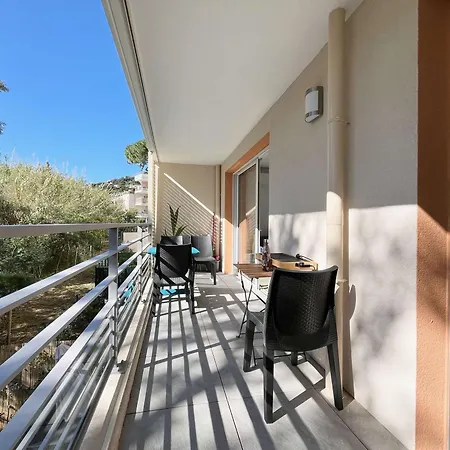 Confort Et Calme A : T2 Climatise Avec Wi-fi, Balcon Et Double Garage, Proche Centre-ville - Fr-1-226b-186 Cavalaire-sur-Mer
