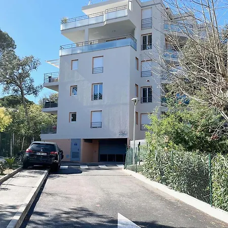 Confort Et Calme A : T2 Climatise Avec Wi-fi, Balcon Et Double Garage, Proche Centre-ville - Fr-1-226b-186