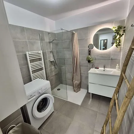 Confort Et Calme A : T2 Climatise Avec Wi-fi, Balcon Et Double Garage, Proche Centre-ville - Fr-1-226b-186 Appartement